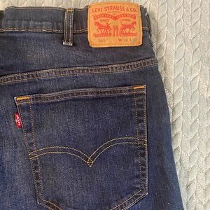 Levi’s 569 38x32 stone washed jeans.